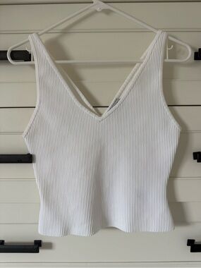 Aritzia Babaton crop tank